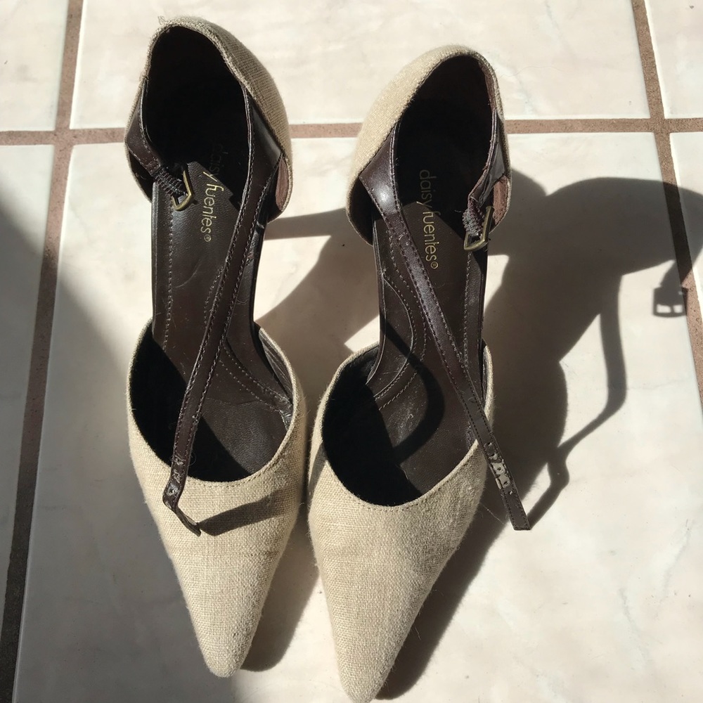 Daisy Fuentes close toe heels
